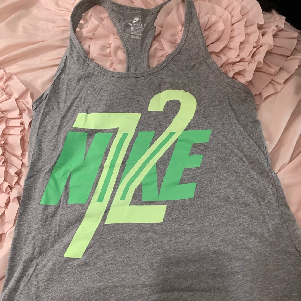 Nike top